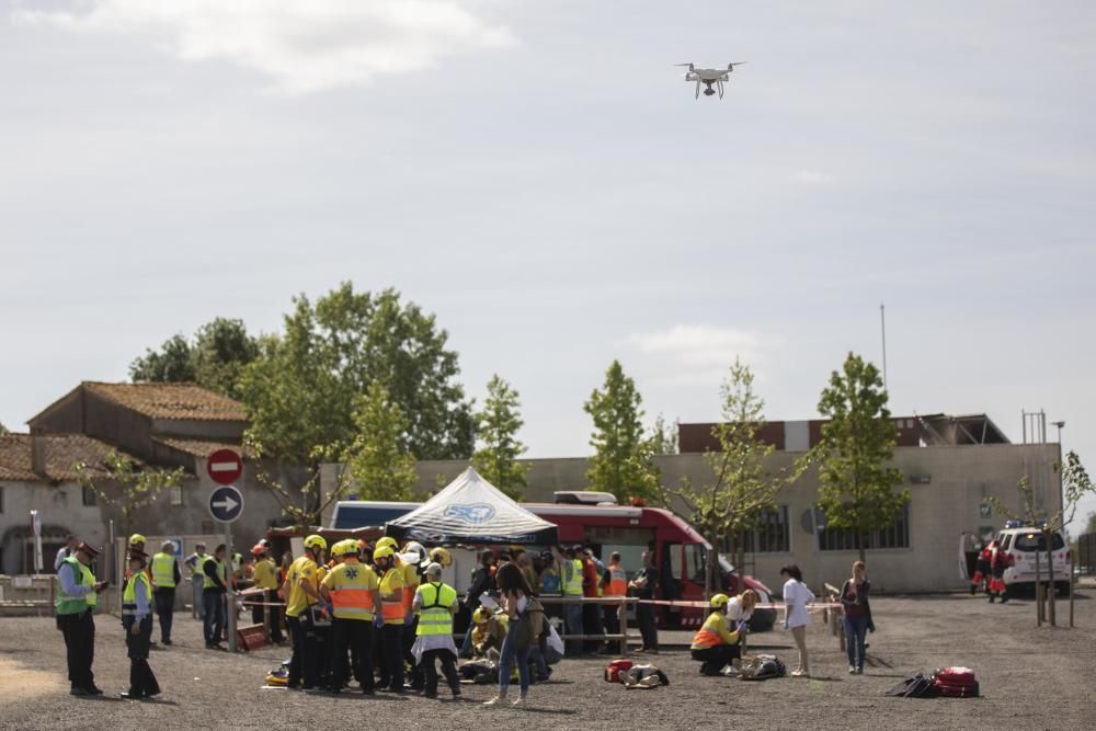 Simulacre d''accident amb drons a l''aeroport.