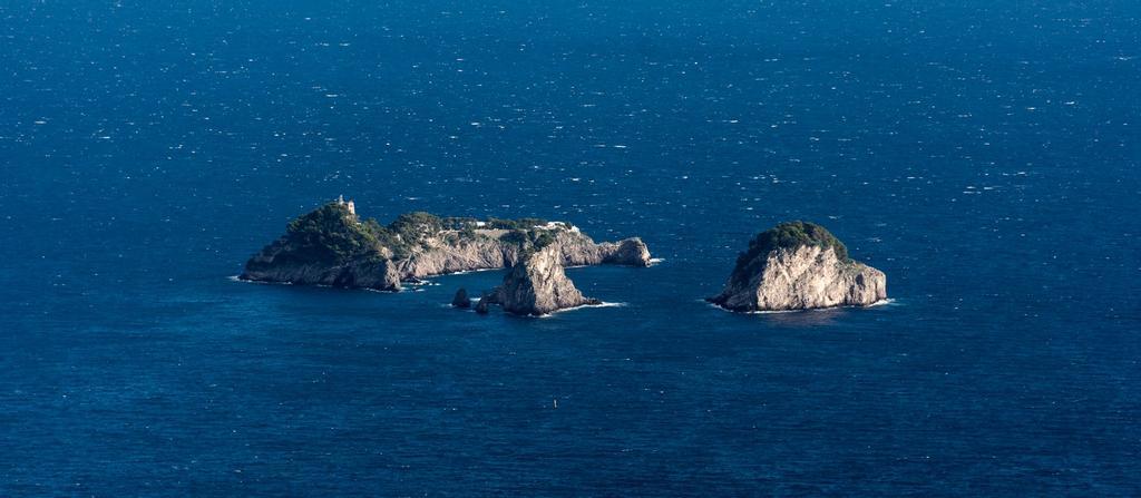 Islas Li Galli, Isla