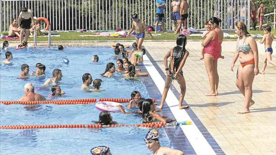La saturación de la piscina del Termet obliga a trasladar campus deportivos