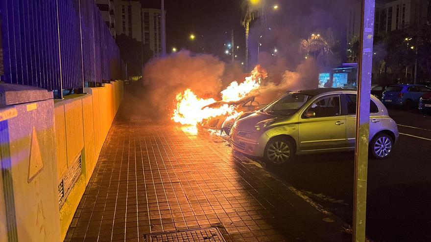 Arden varios coches en La Paterna