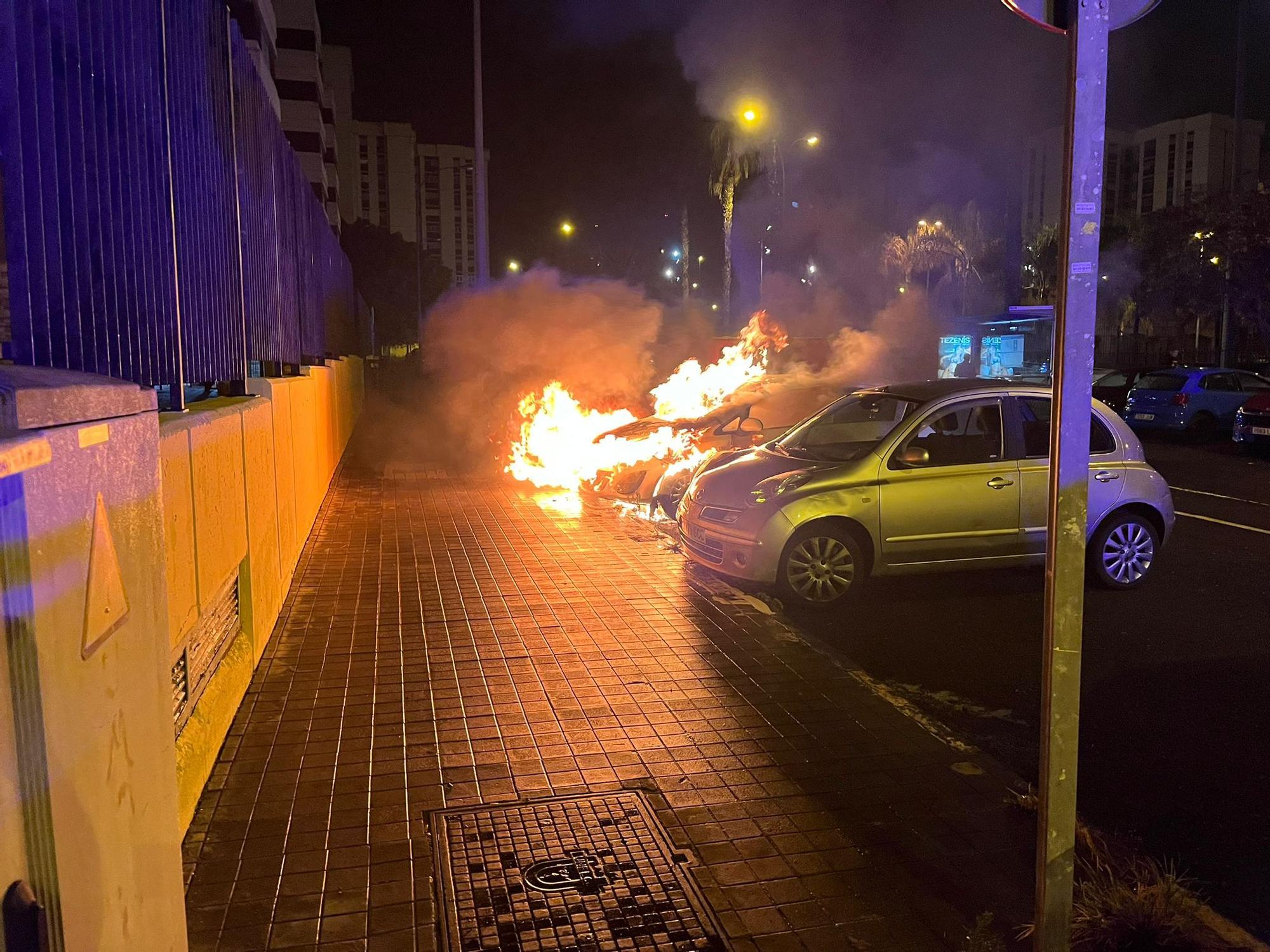 Arde un coche en La Paterna