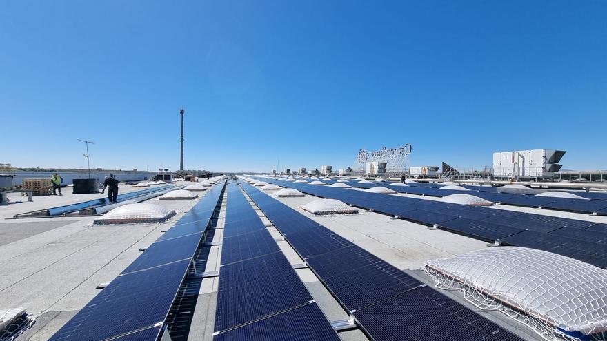 Carrefour impulsa el autoconsumo de energía fotovoltaica en 130 centros