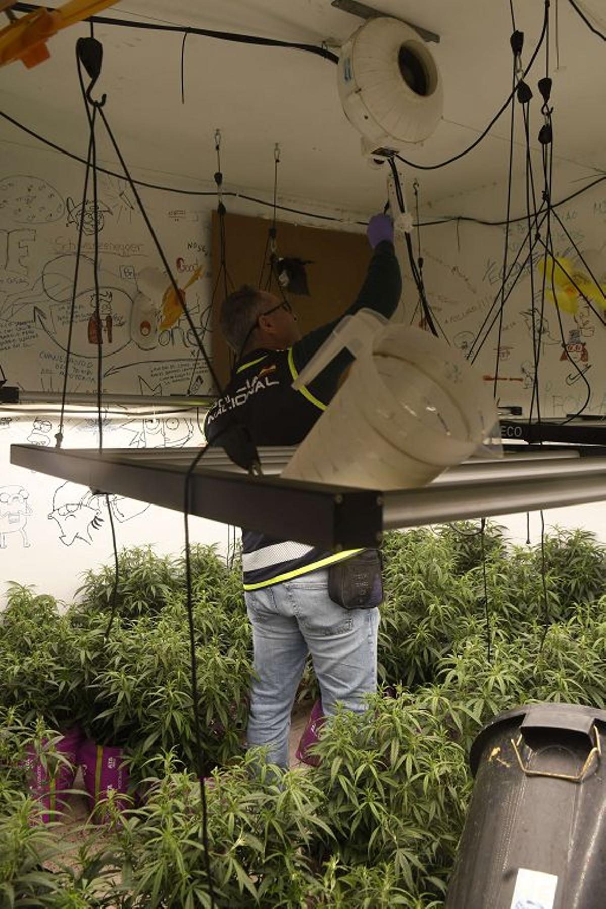 Las imágenes de la redada contra el narcotráfico en el Polígono de La Paz en Murcia Las imágenes de la redada contra el narcotráfico en el Polígono de La Paz en Murcia