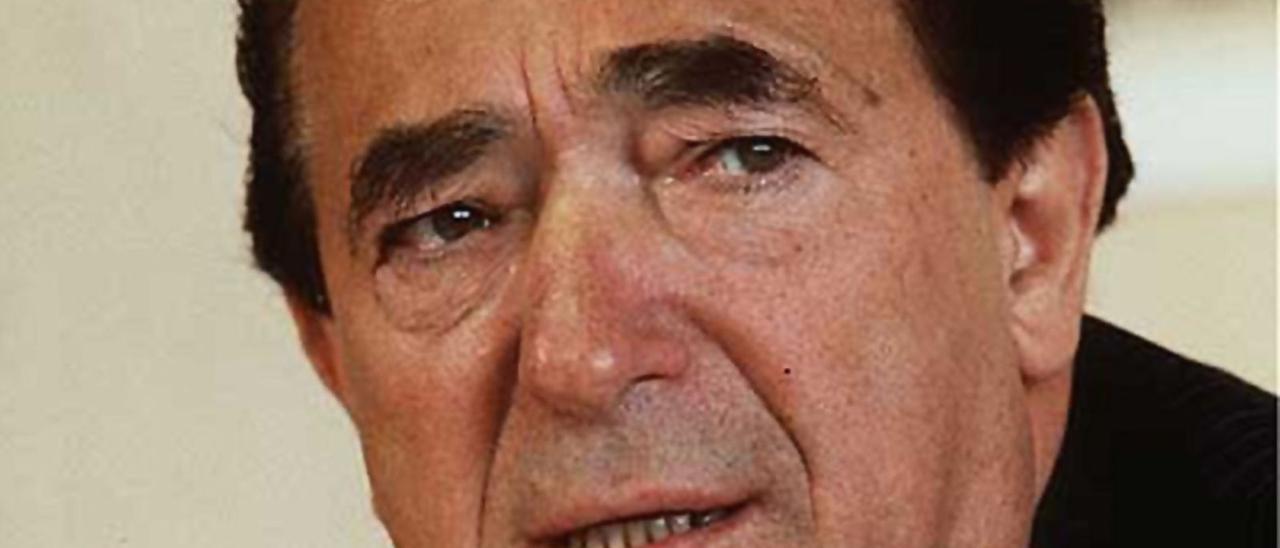 El cuerpo sin vida de Ian Robert Maxwell apareció flotando desnudo en aguas canarias a media tarde del 5 de noviembre de 1991.