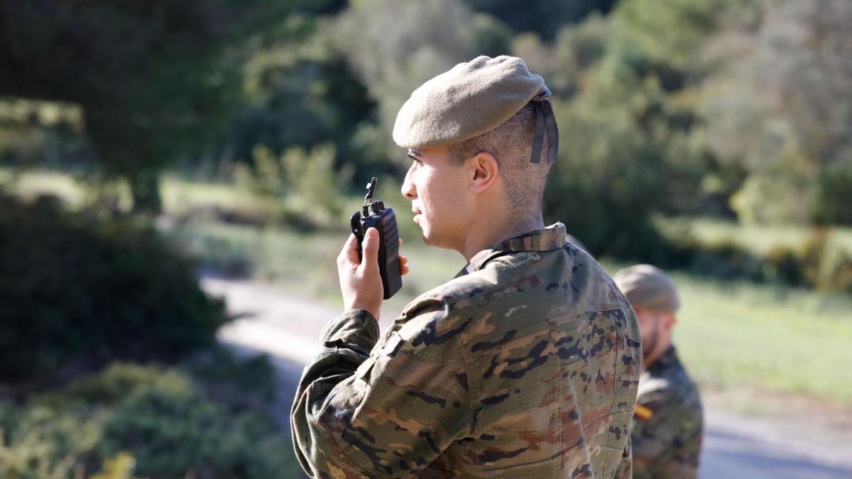 Dos militares en Ibiza.