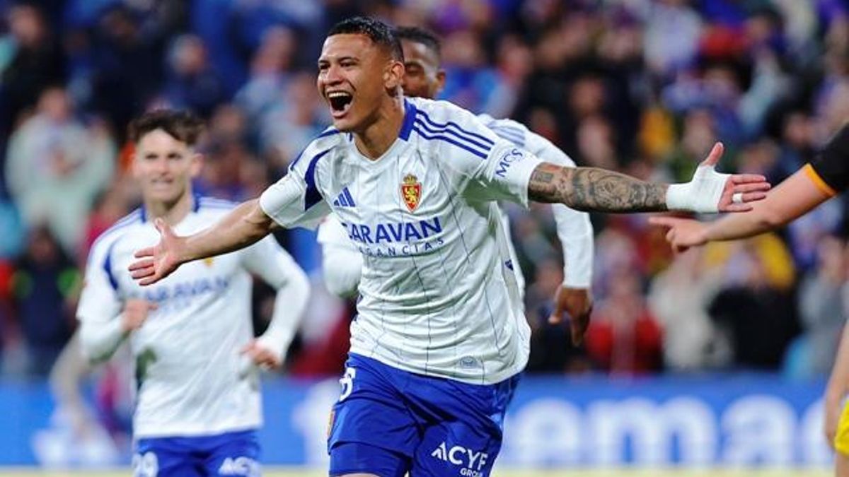 Kervin Arriaga celebra el gol que le marcó al Huesca.