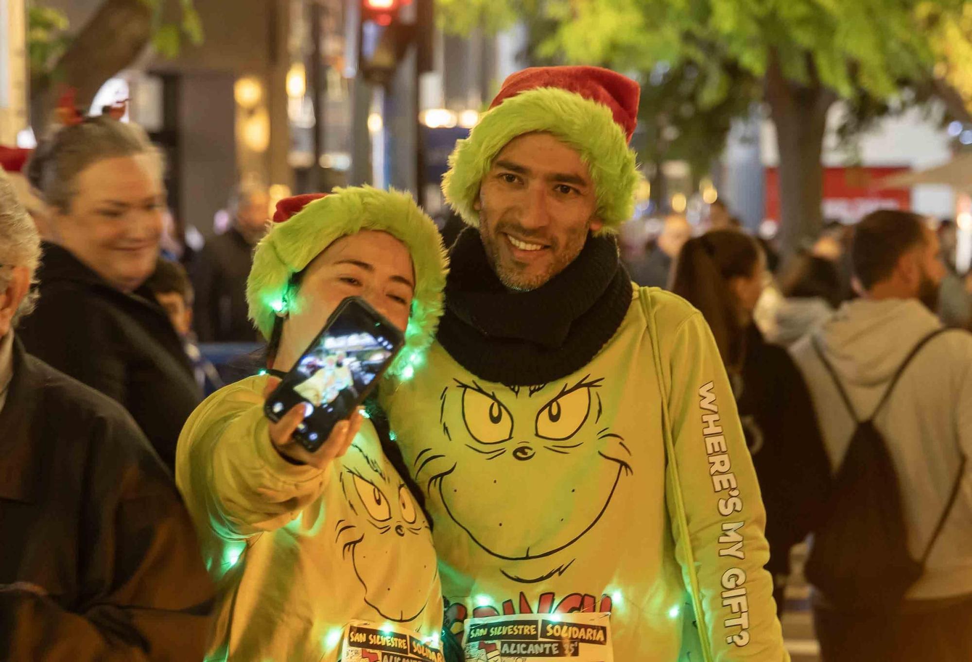 La San Silvestre de Alicante llena de colorido la ciudad