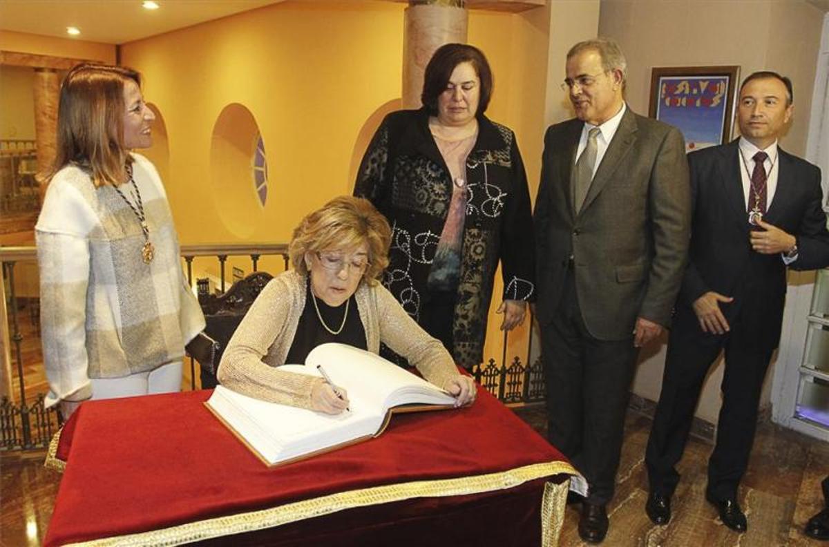 El Brocense se une al selecto club de los que poseen la Medalla de Cáceres