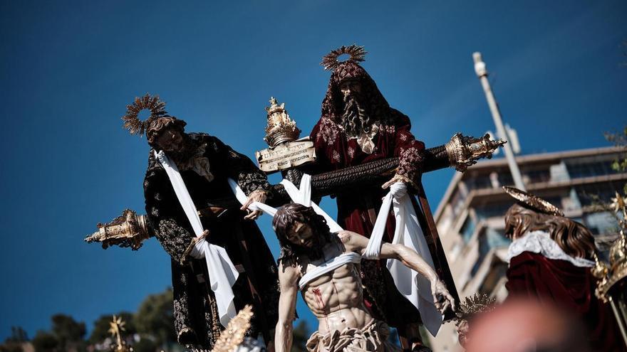 El Viernes Santo de Málaga se apaga entre barrios, silencios y devociones de siempre