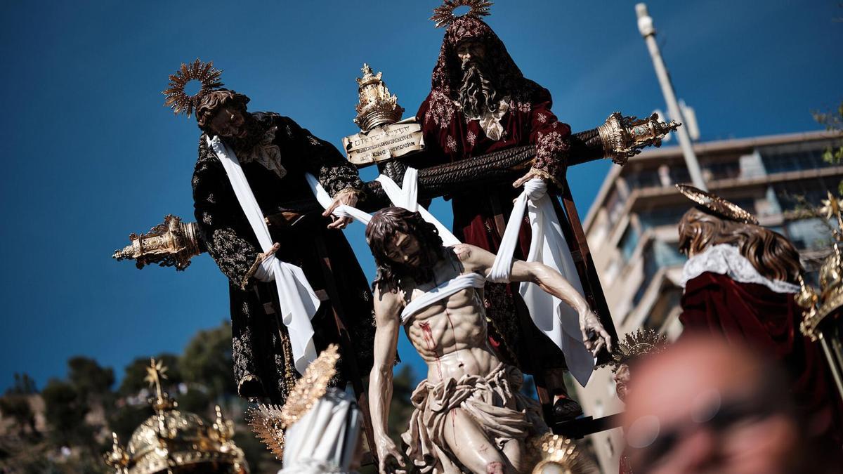 El Viernes Santo de Málaga se apaga entre barrios, silencios y devociones de siempre