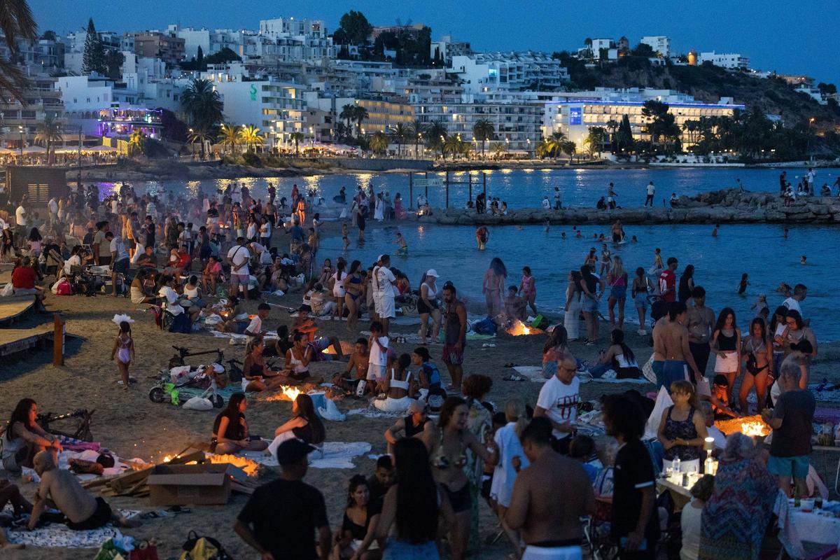 Todas las imágenes de la Nit de Sant Joan en ses Figueretes