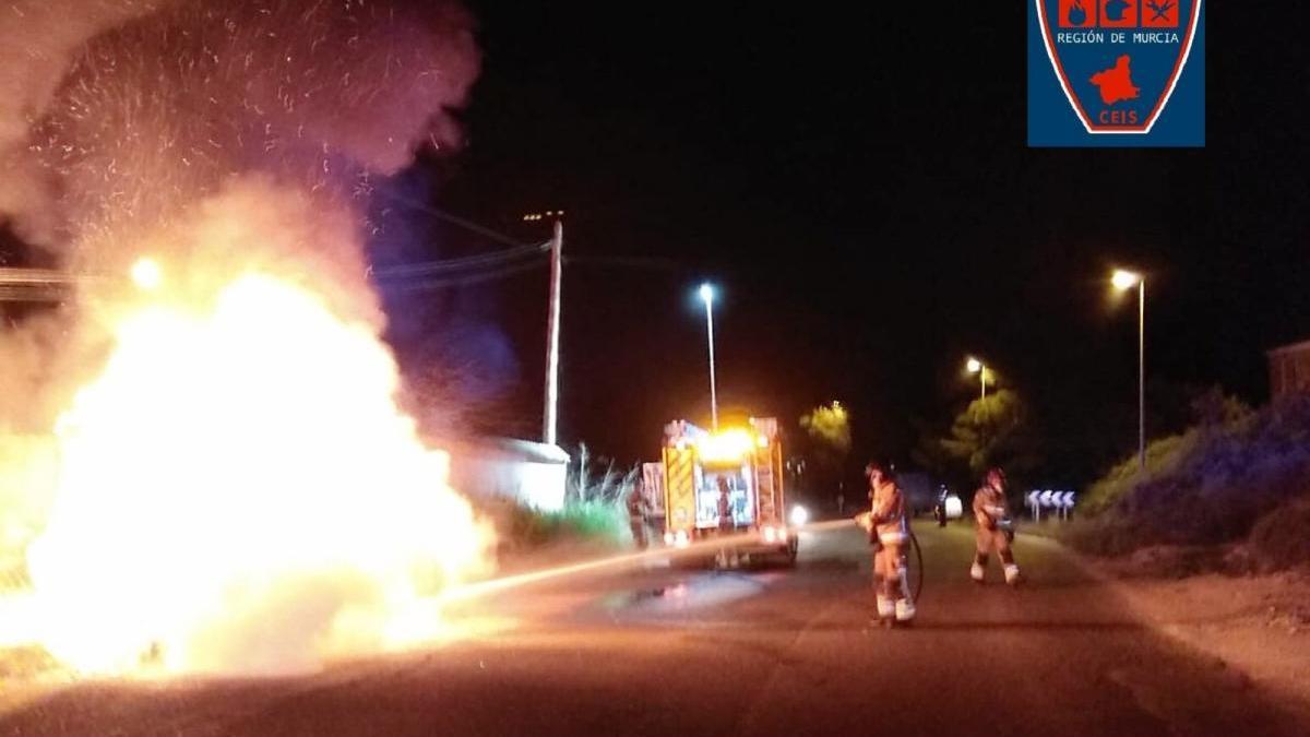 Tres jóvenes heridos esta madrugada al chocar su coche contra una casa en Alguazas