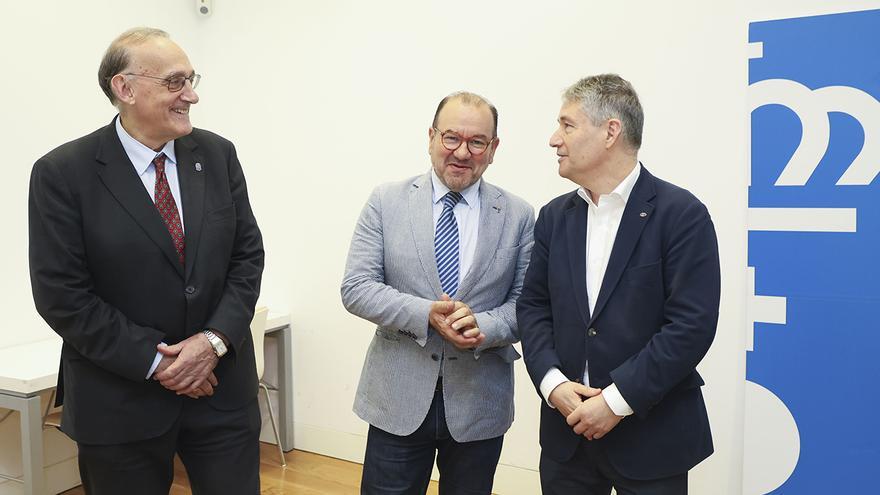 Carta de órdago de los directores de colegios a Adrián Barbón.
