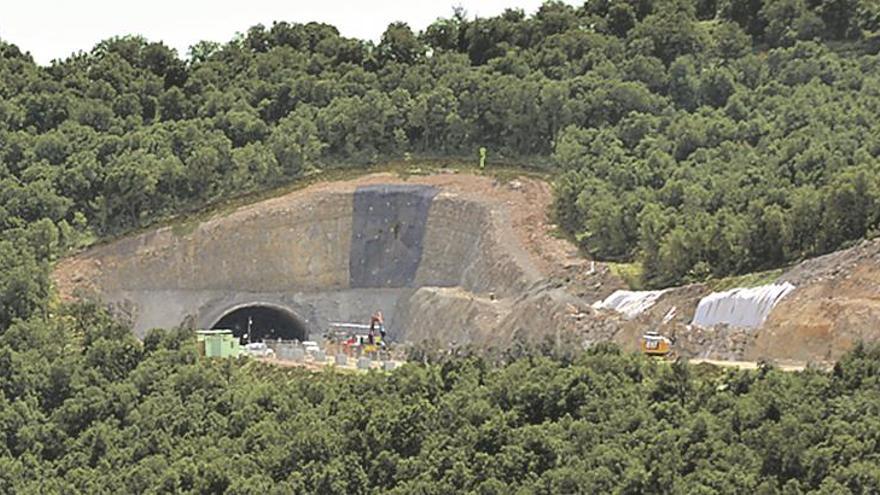 Comienzan a perforar el túnel que evitará el puerto de Querol en la 232