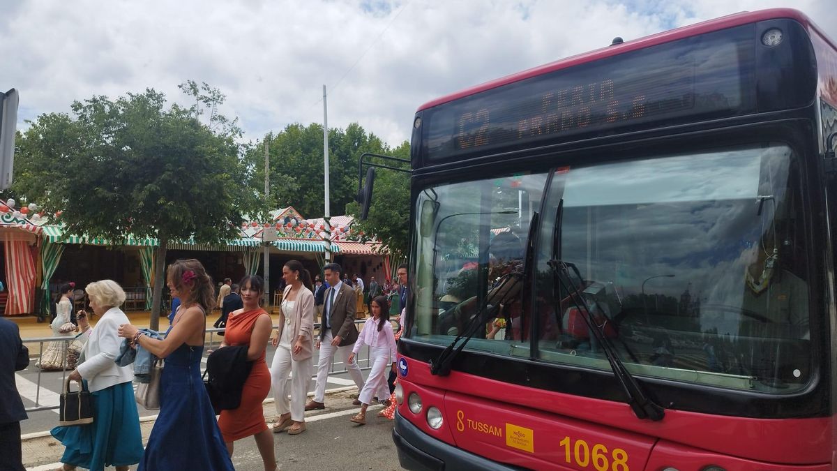 Autobuses de Tussam en la Feria.