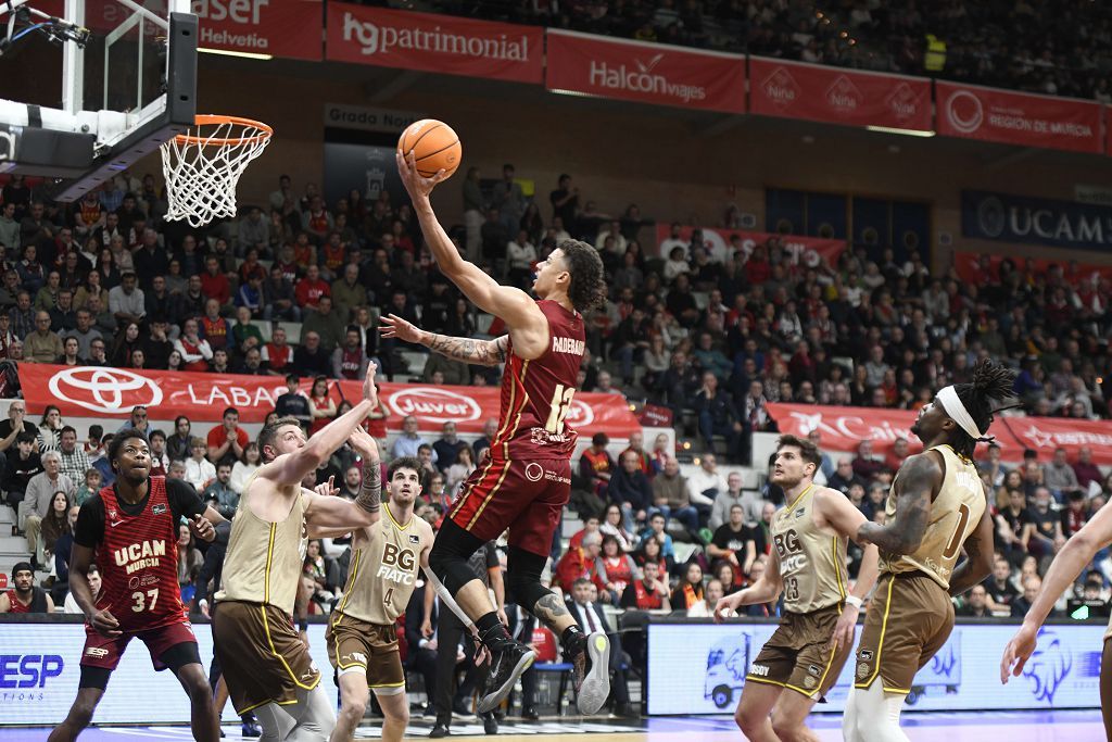 Todas las imágenes del partido del UCAM Murcia contra el Bàsquet Girona