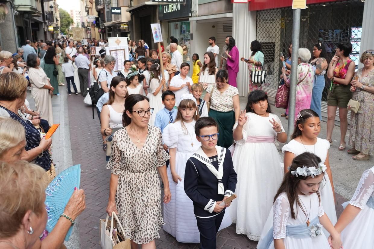 Castelló recibe con honores al Santísimo en la procesión del Corpus Christi