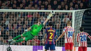 Joan Garcia no llega al lanzamiento de falta de Julián Álvarez en el 0 1.