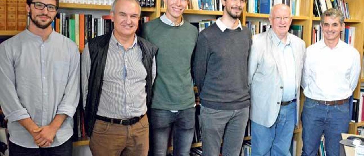 Los profesores del departamento de Filosofía de la UIB: Francesc Torres, José Antonio Marina y Joan Lluís Llinas y los alumnos Sergio García, Pablo Vera y Enrico Brugnami defienden a capa y espada la virtualidad de los estudios de Filosofía, su importancia fundamental para que se preserve el espíritu  crítico.