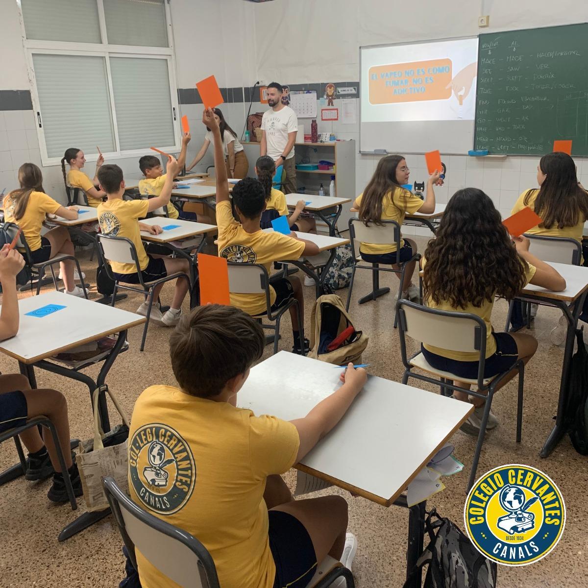 Clase del Colegio Cervantes de Canals premiada en el concurso contra el tabaquismo.