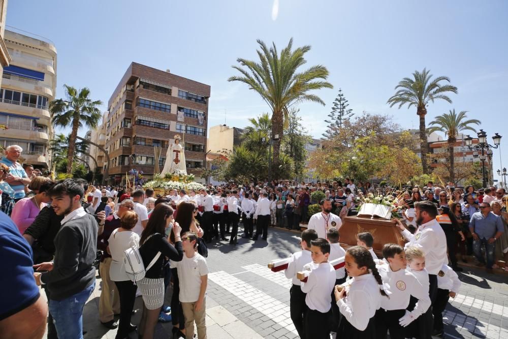 La procesión recorrió el itinerario entre la iglesia del Sagrado Corazón y la Inmaculada en Torrevieja