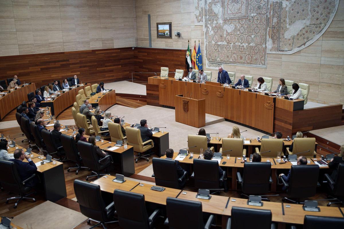 La Asamblea de Extremadura convalidará este jueves el decreto que suaviza el bloqueo del gobierno en funciones