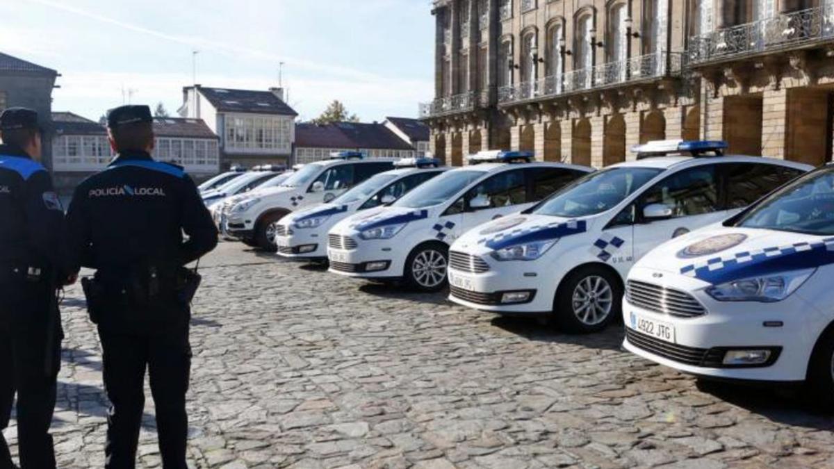 Concentración de coches policiales en la plaza del Obradoiro.