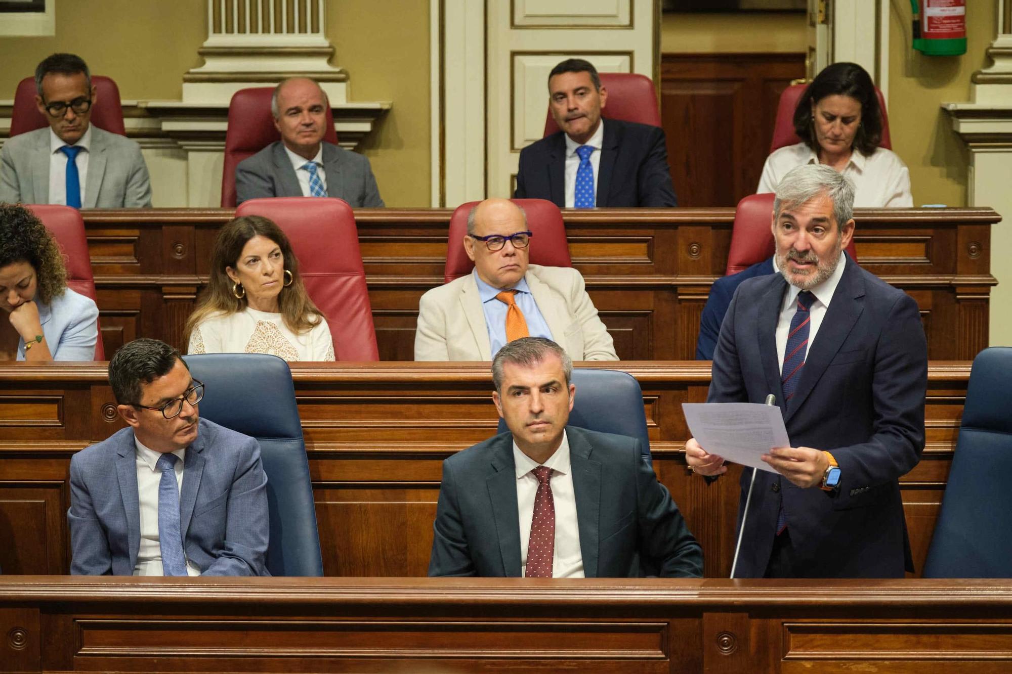 Primera sesión plenaria del Parlamento de Canarias