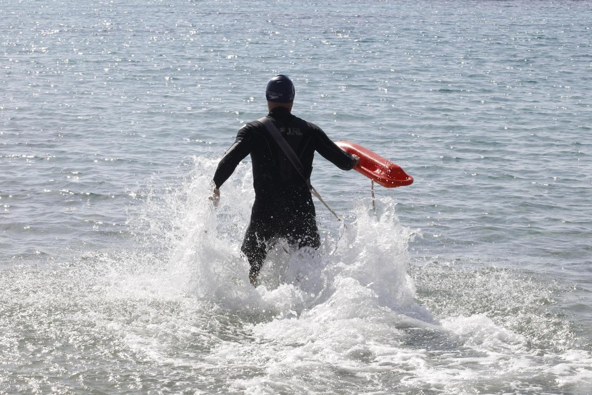 Mira aquí todas las fotos de las pruebas para la selección de socorristas en una playa de Ibiza