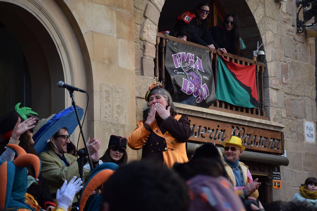 La sermonaire de Solsona reparteix a tort i a dret el matí de diumenge de Carnaval