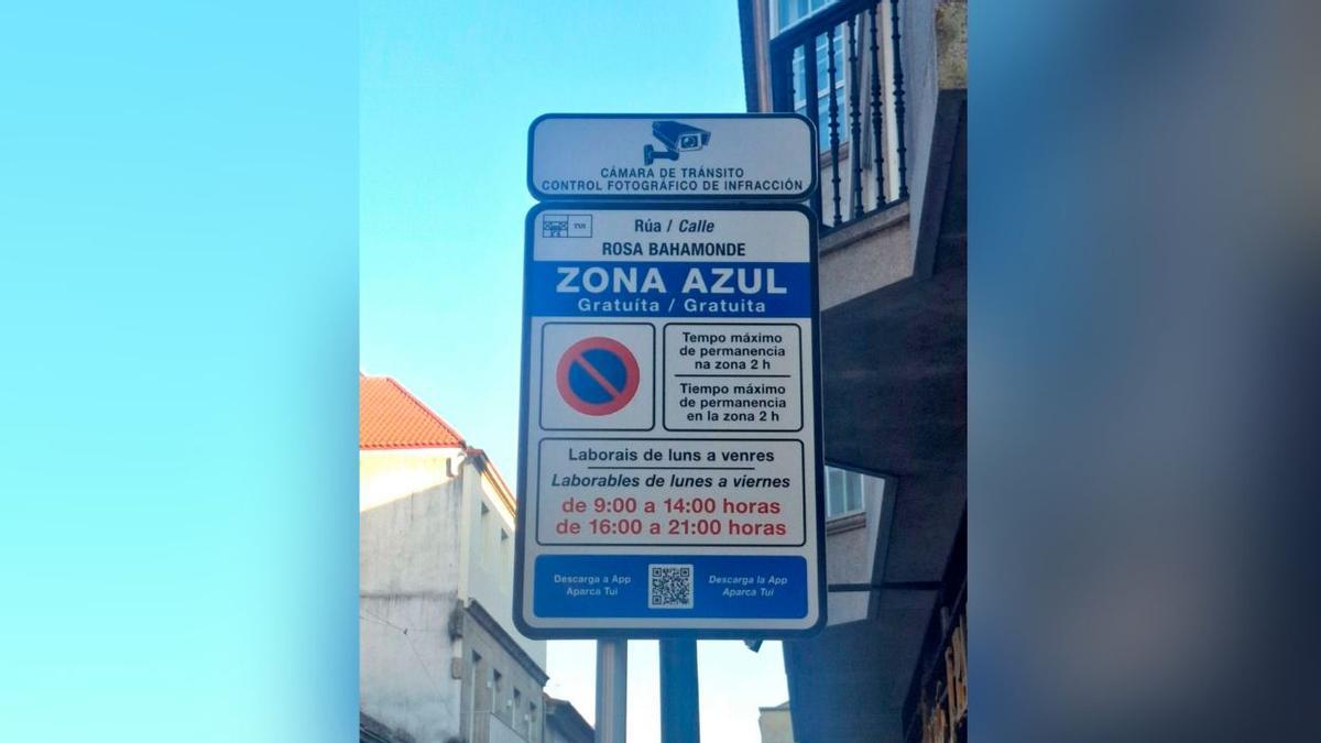 Señal regulatoria de la zona azul en Tui.