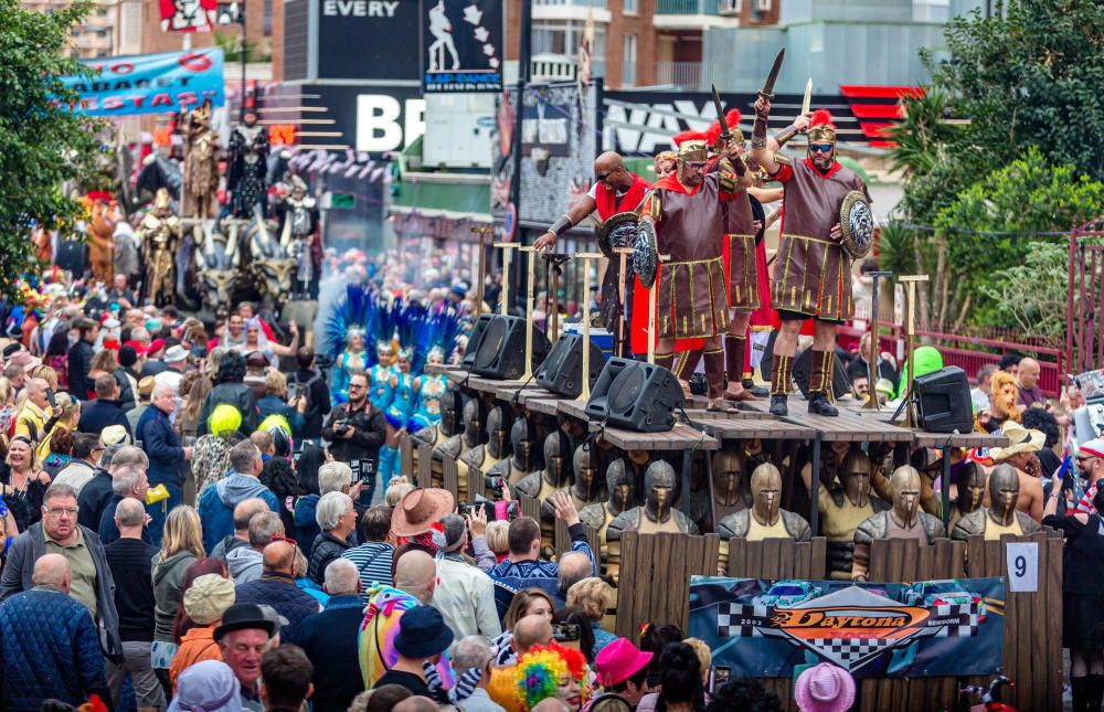 Más de 35.000 personas participan en una gran fiesta de disfraces que se celebra cada año el jueves siguiente a las Fiestas Mayores Patronales