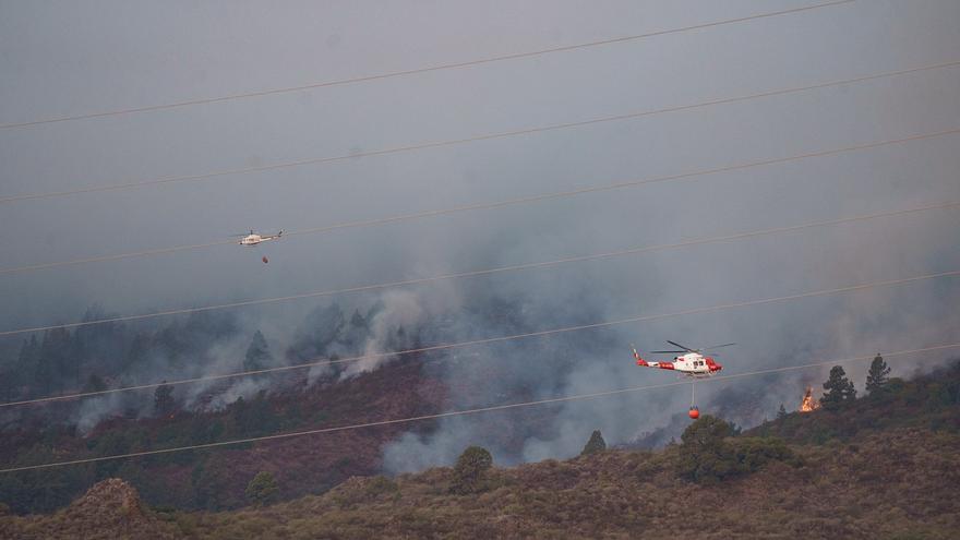 Los medios aéreos ya actúan en el incendio de Tenerife