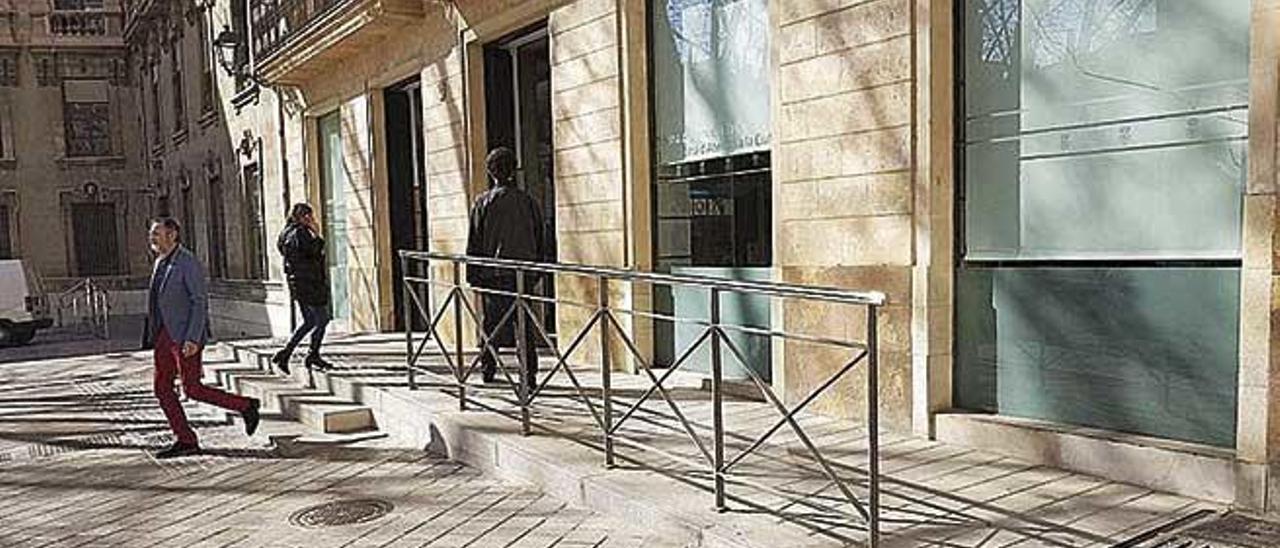 Rampa que da acceso al edificio municipal de Santa EulÃ lia.