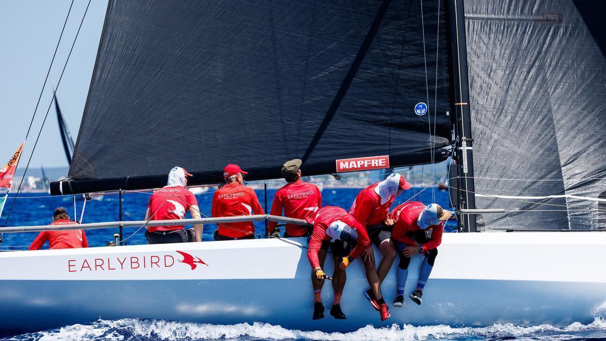 La tripulación del Early Bird durante la Copa del Rey Mapfre