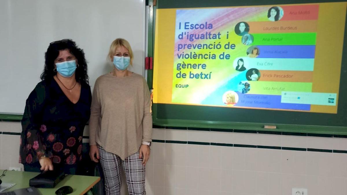 La concejala de Igualdad María José Montolio en la presentación del taller de educación sentimental - emocional.