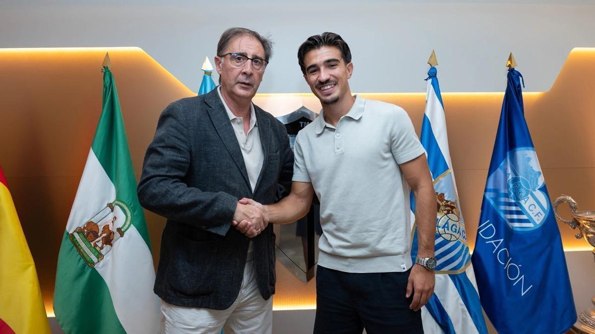 Arriaza renueva con el Málaga CF hasta 2028 y se va cedido al Estepona.