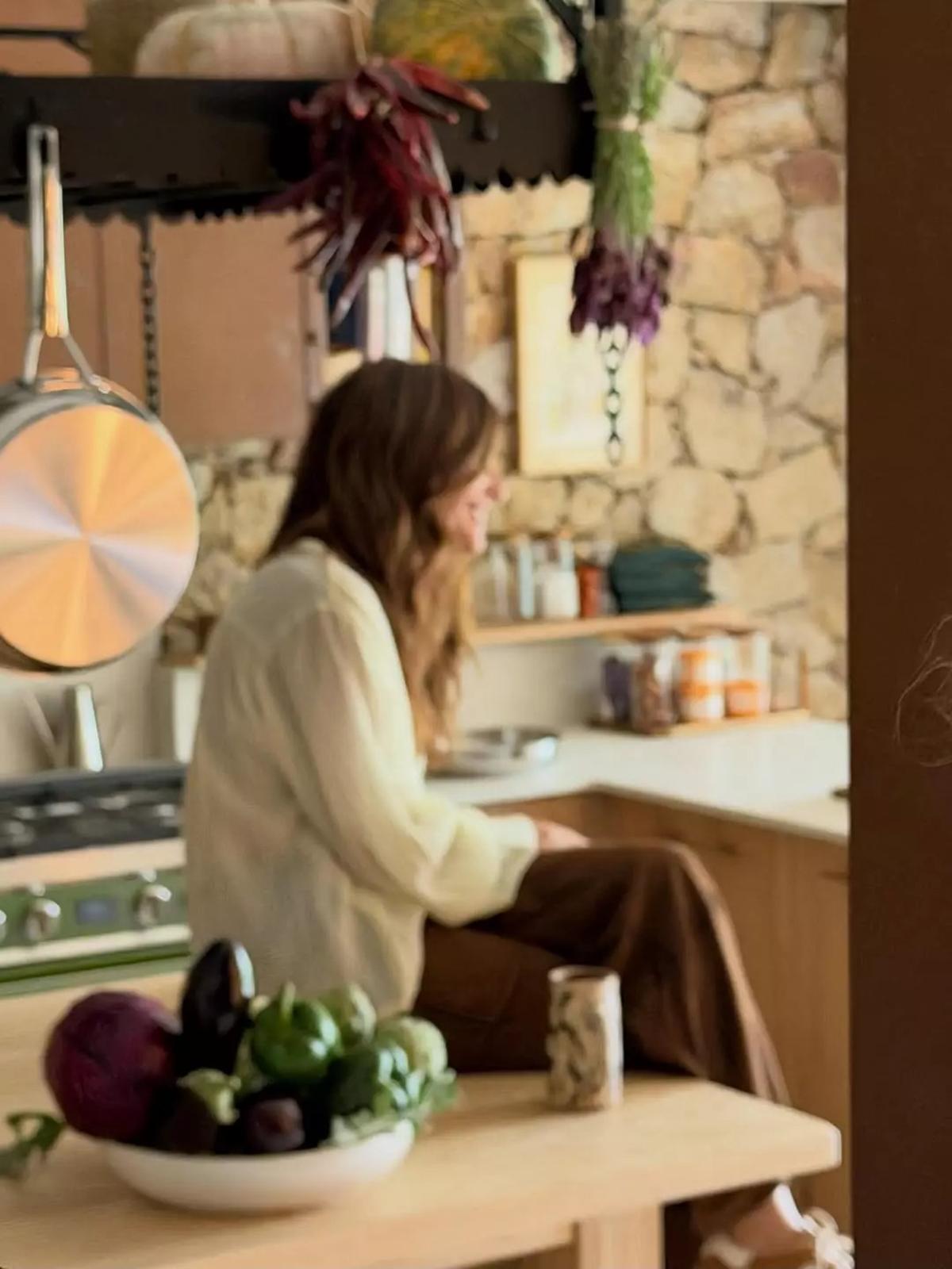 La cocina de Nuria Roca y Juan del Val cuenta con un elemento rural casi desaparecido en las cocinas hoy en día