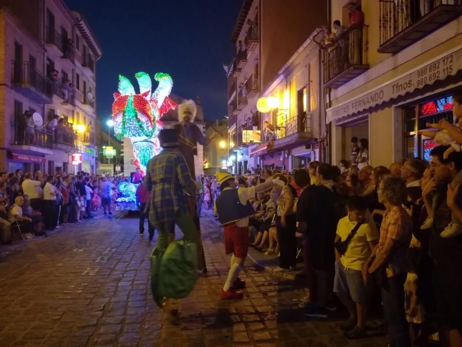 Desfile de carrozas en Toro