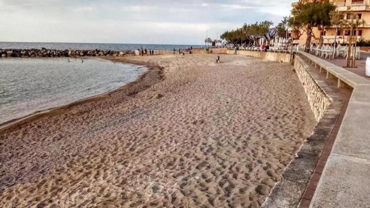 Auch die Badeaufsicht am Strand von Colònia de Sant Pere fällt in die Zuständigkeit des Rathauses Artà