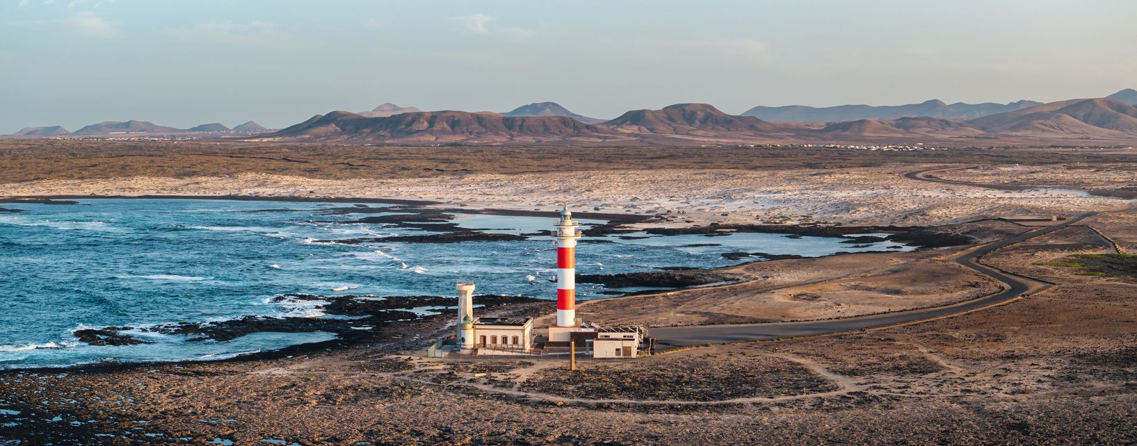 El Faro del Tostón al atardecer.