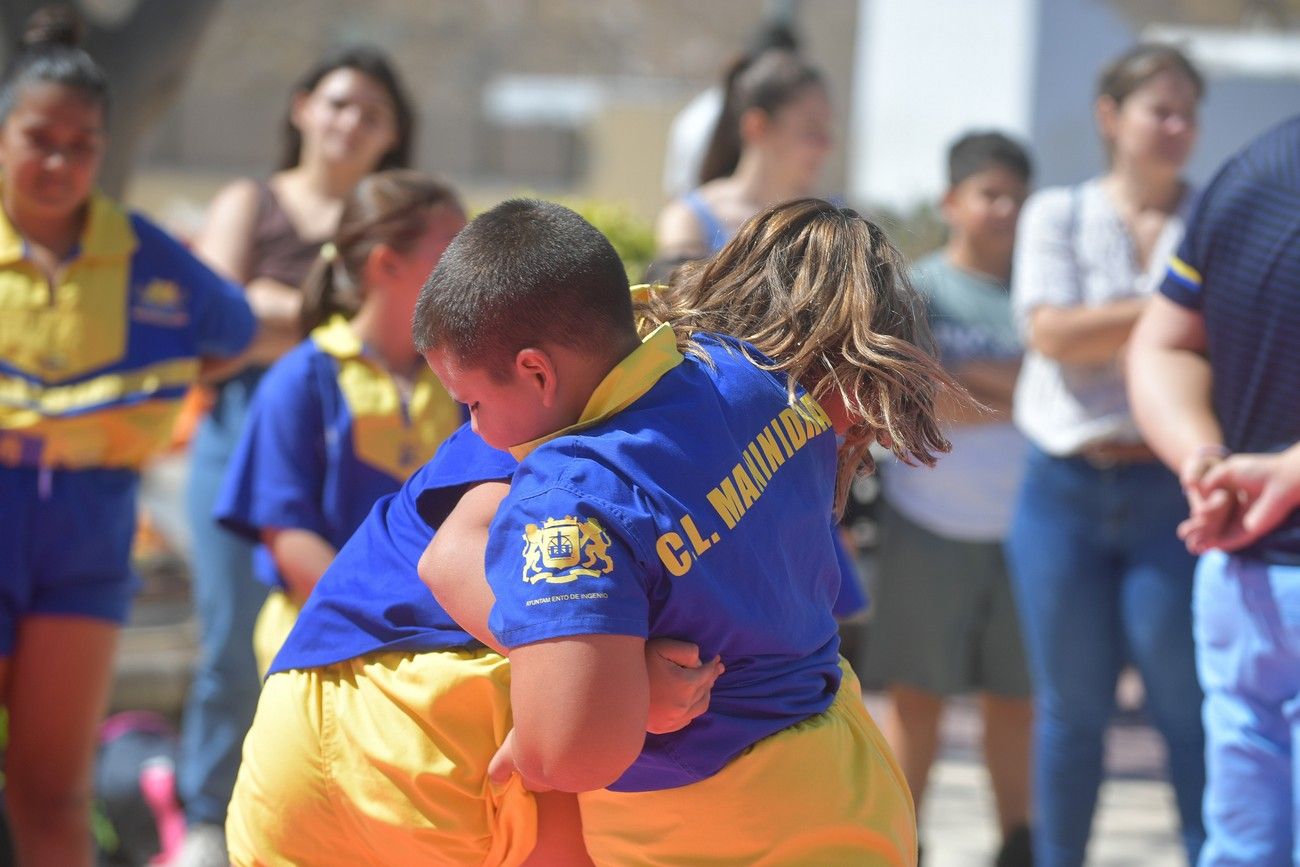 Las chácaras y tambores llenan las calles de Gran Canaria de norte a sur por el Día de Canarias