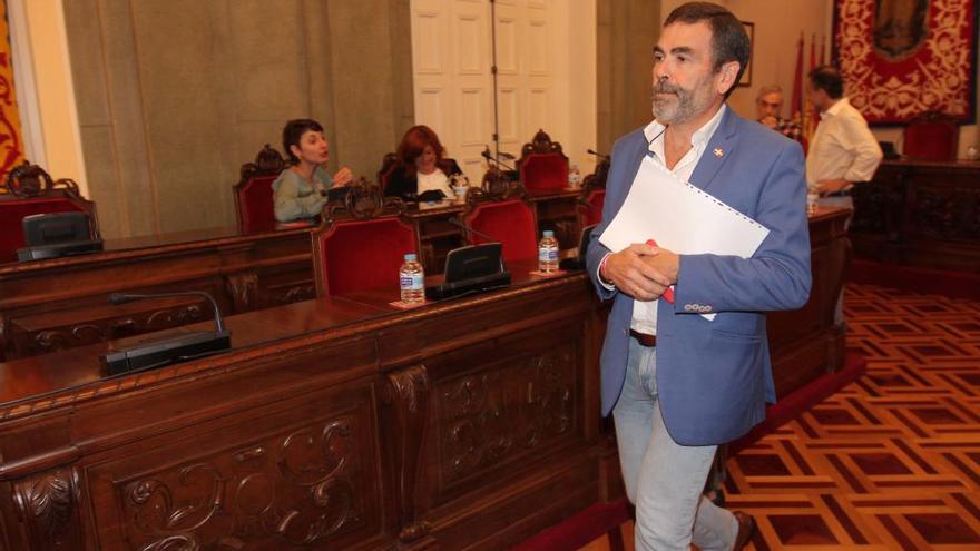 López promete su apoyo al PP si presenta una moción de censura