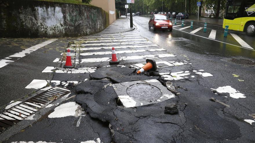 La gran tromba de agua caída este domingo causa inundaciones y destrozos en Santiago