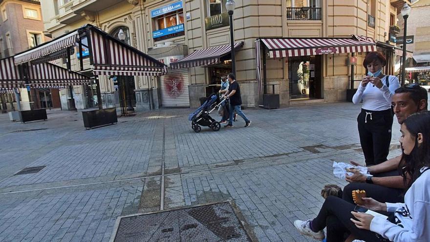 A falta de terrazas, de tiendas y de quedadas en las casas