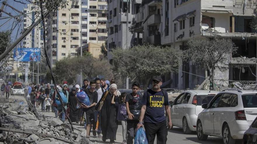 Una doctora española con su bebé bajo las bombas en Gaza: &quot;Los hospitales están llenos de niños&quot;