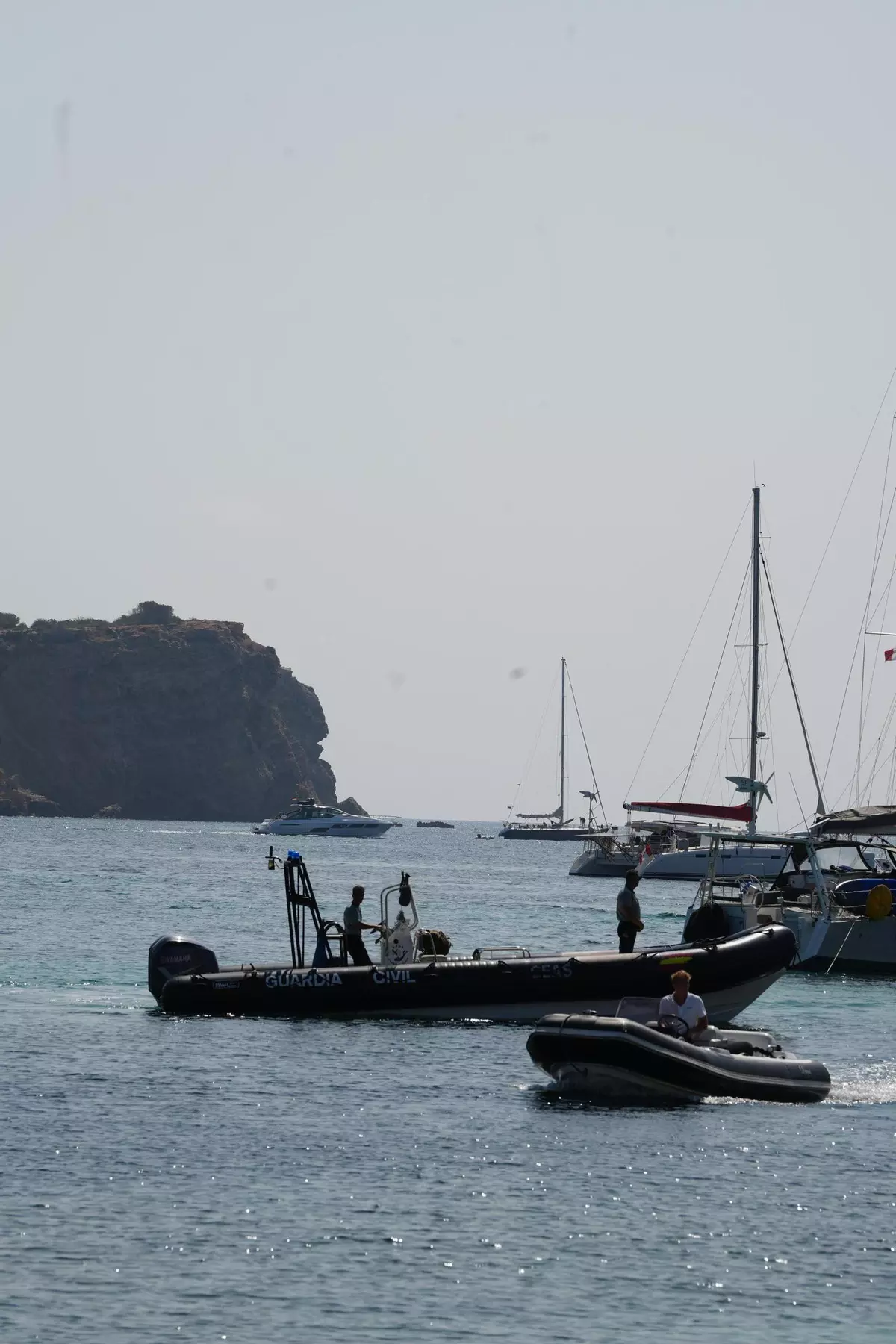 Redada contra los fondeos ilegales en la bahía de Talamanca