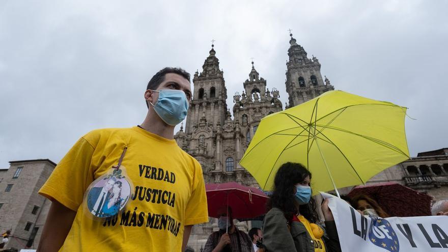 Un centenar de personas recuerdan a las víctimas del accidente de tren de Angrois y piden &quot;justicia&quot; y &quot;verdad&quot;