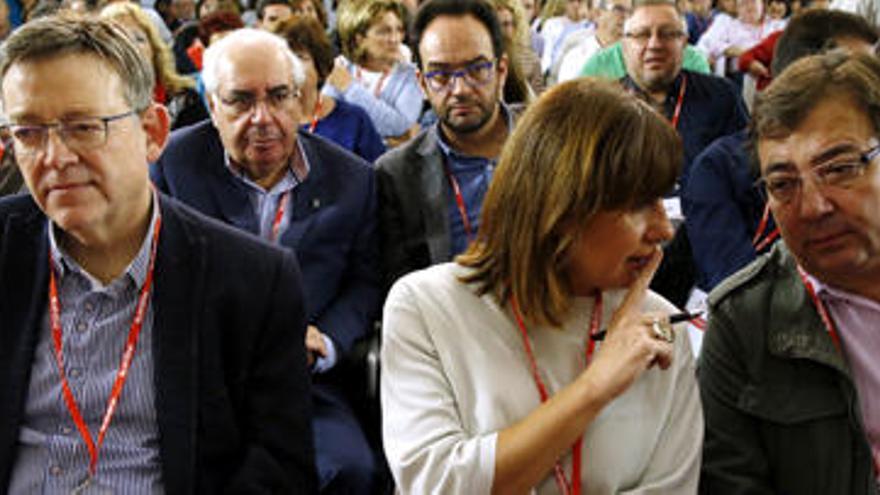 X. Puig, junto a F. Armengol y G. Fernández Vara en primera fila; y V. Álvarez Areces y A. Hernando, detrás.