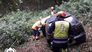 Así terminó una mujer tras caer por un terraplén de 15 metros en El Franco